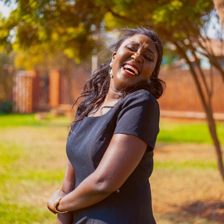 Jordan Kim, Client Relations Director, discussing corporate gifting strategy with business clients